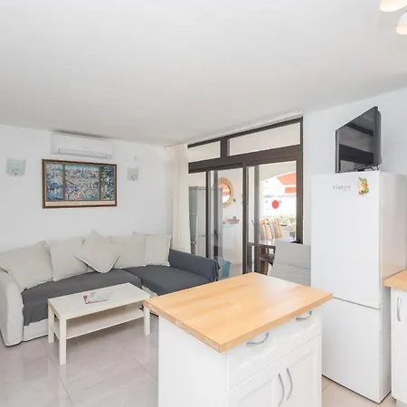 Lightbooking Montenegro * San Agustin (Gran Canaria)